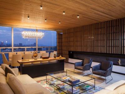 Inšpirácia: Luxusný interiér, v ktorom hrá hlavnú úlohu drevo 